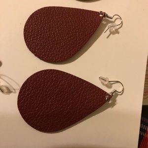 Nickel and suede small teardrop leather earrings